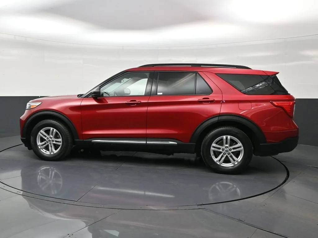 2023 Ford Explorer XLT photo 2