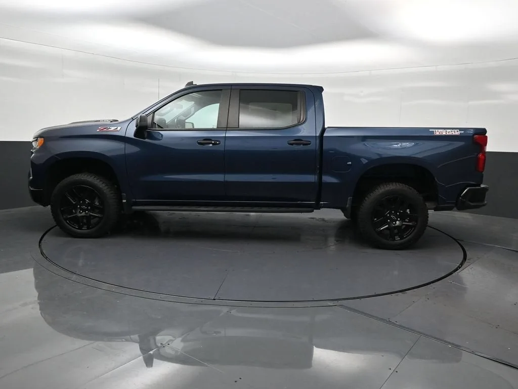 2022 Chevrolet Silverado 1500 LT Trail Boss photo 2