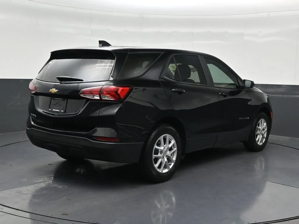 2023 Chevrolet Equinox LS photo 5