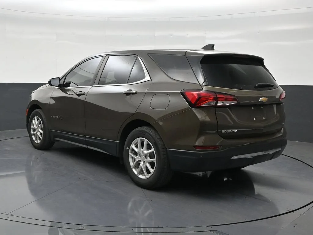2023 Chevrolet Equinox LT photo 3