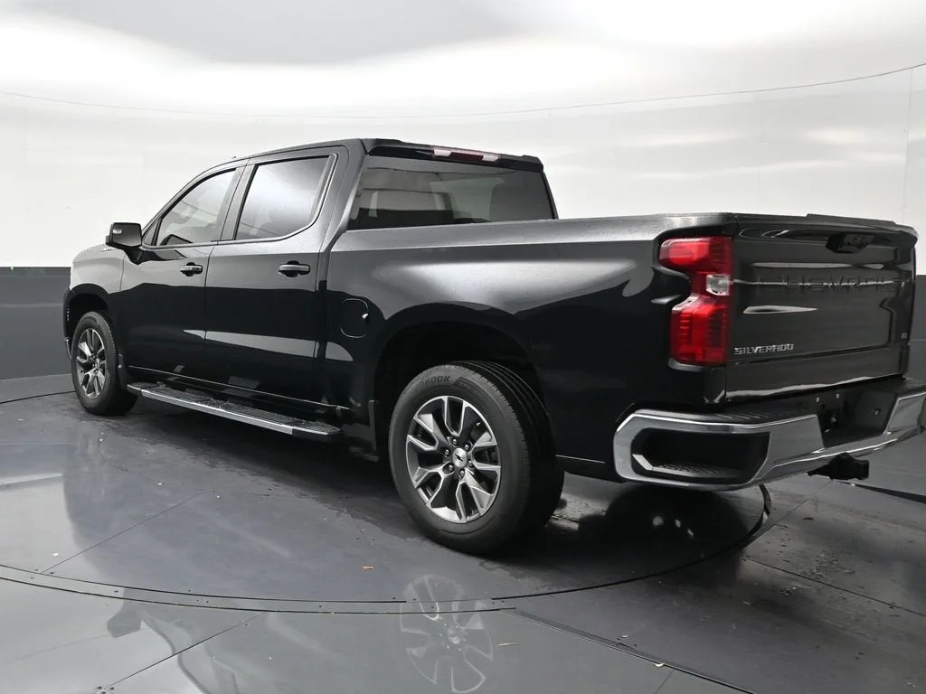 2024 Chevrolet Silverado 1500 LT photo 3