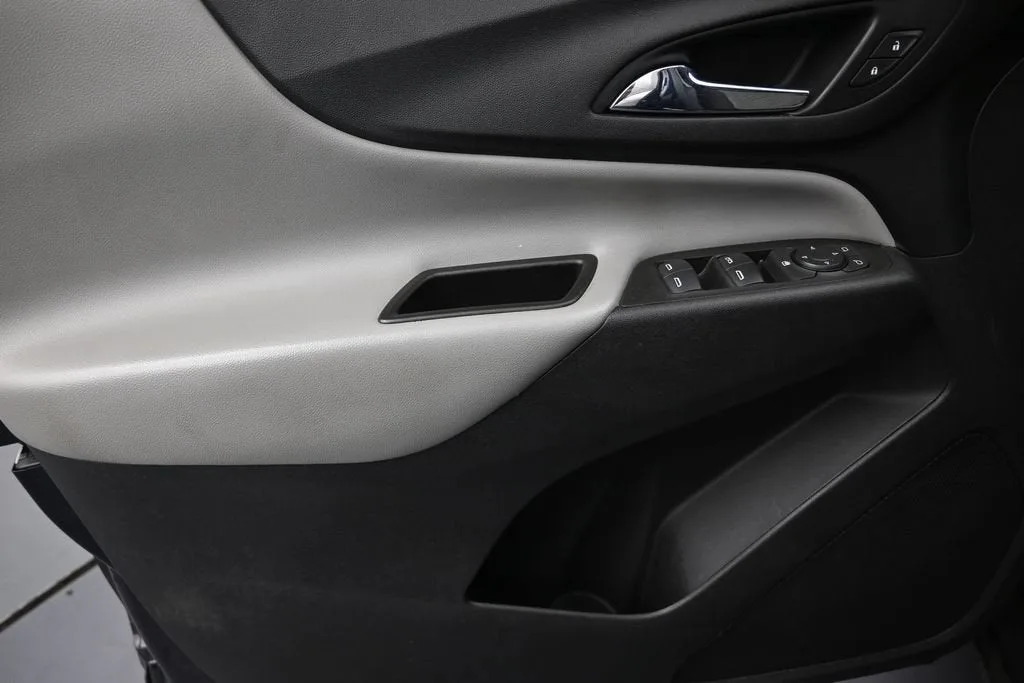 2020 Chevrolet Equinox LS photo 12