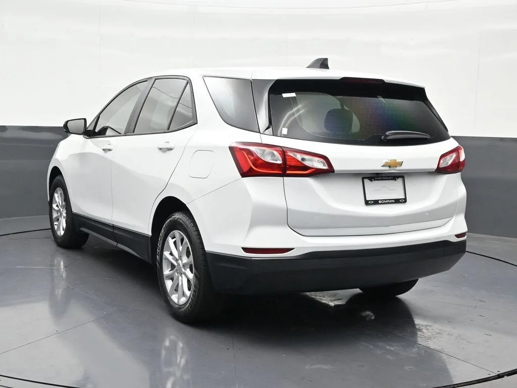 2020 Chevrolet Equinox LS photo 3