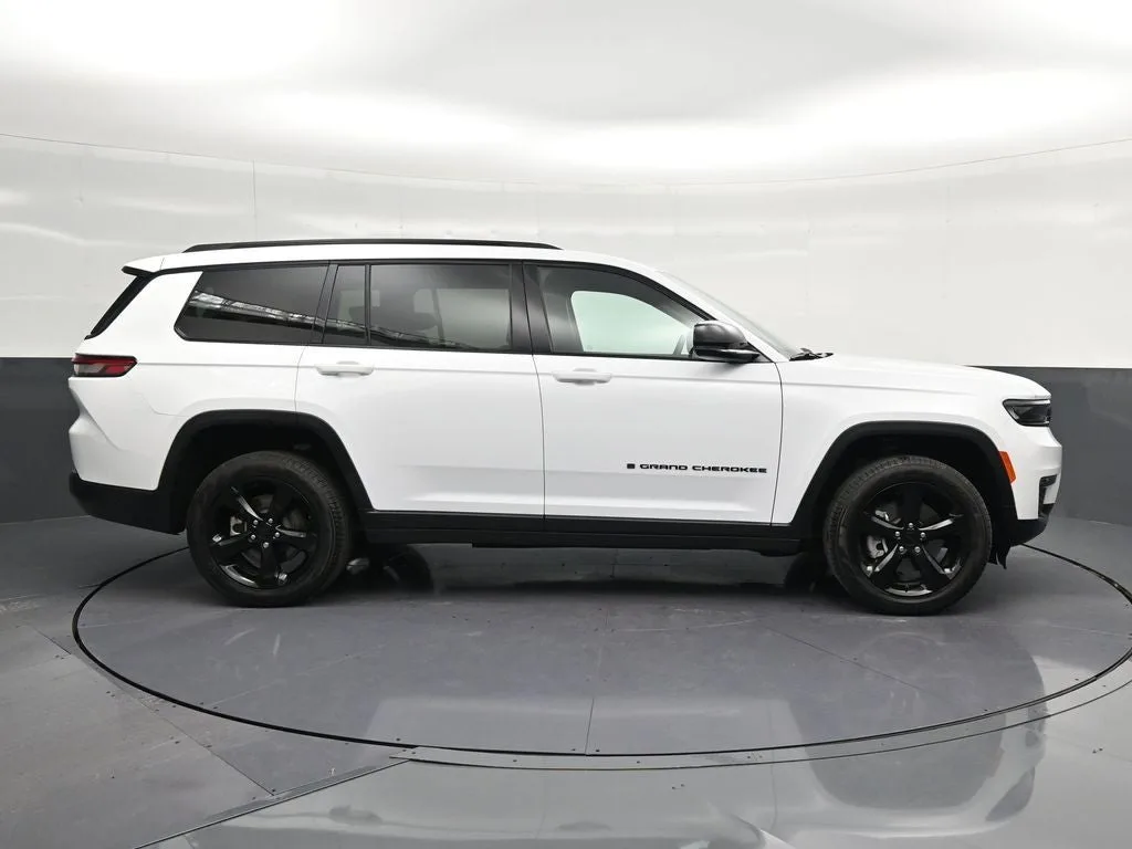 2025 Jeep Grand Cherokee L Limited photo 4