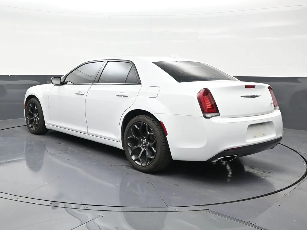 2020 Chrysler 300 300S photo 3
