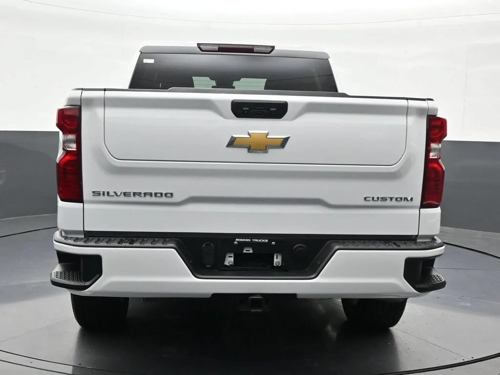2024 Chevrolet Silverado 1500 Custom photo 4