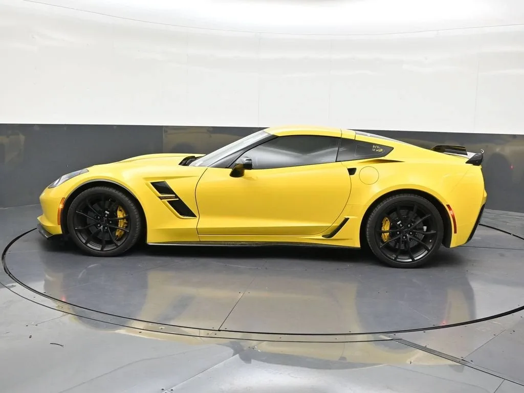 2017 Chevrolet Corvette Grand Sport Grand Sport 3LT photo 2