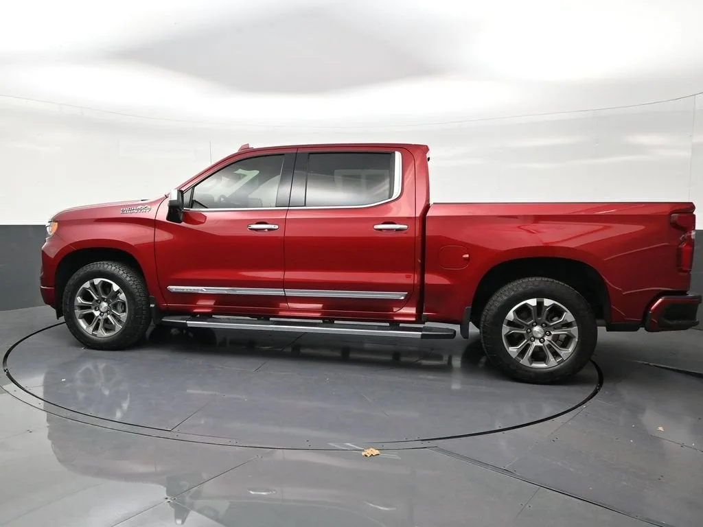 2024 Chevrolet Silverado 1500 High Country photo 2