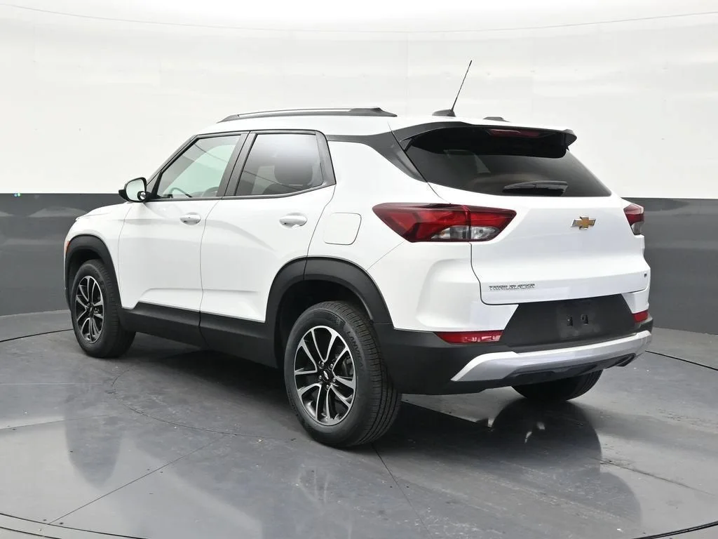 2025 Chevrolet Trailblazer LT photo 3