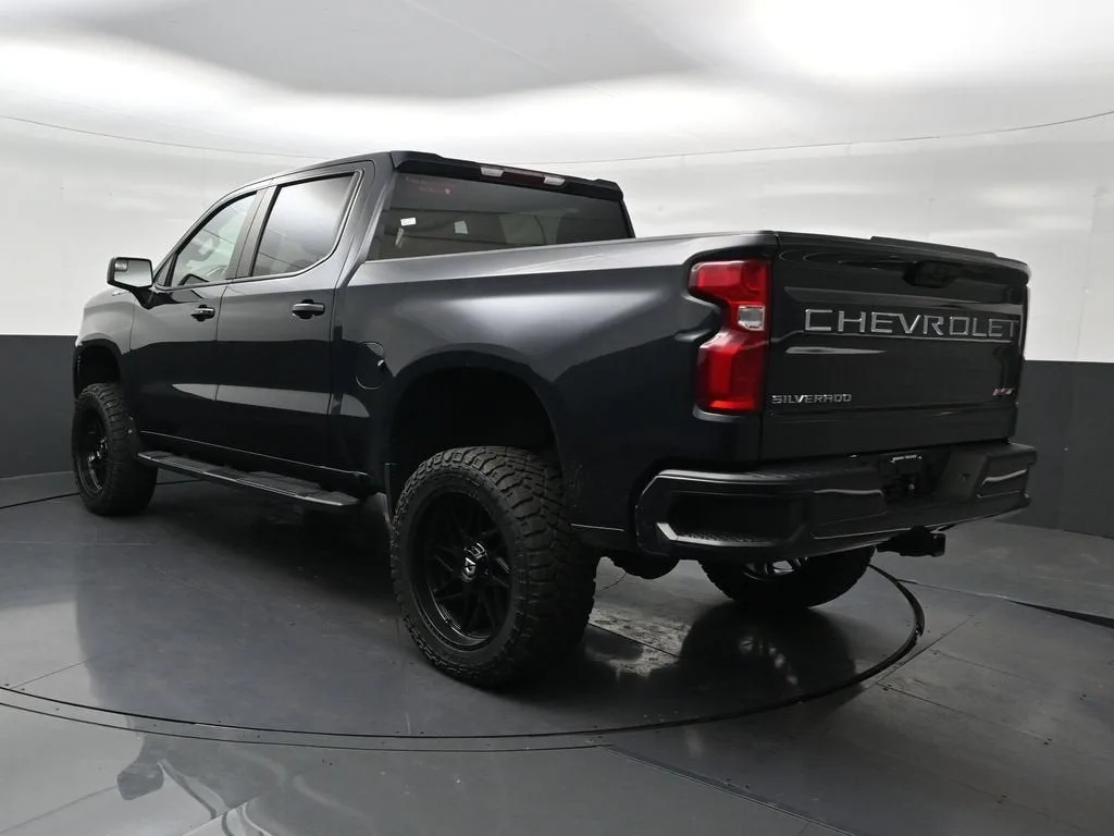 2024 Chevrolet Silverado 1500 RST photo 3