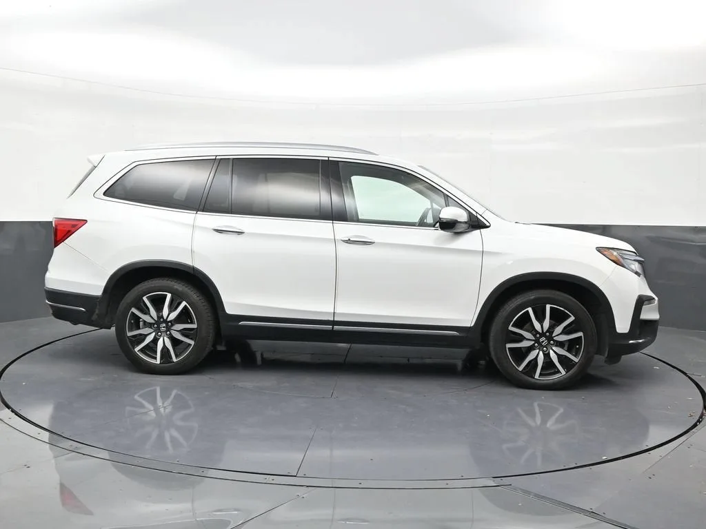 2022 Honda Pilot 2WD Touring 7 Passenger photo 6