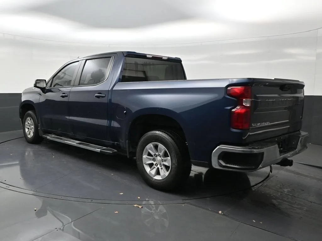2023 Chevrolet Silverado 1500 LT photo 3