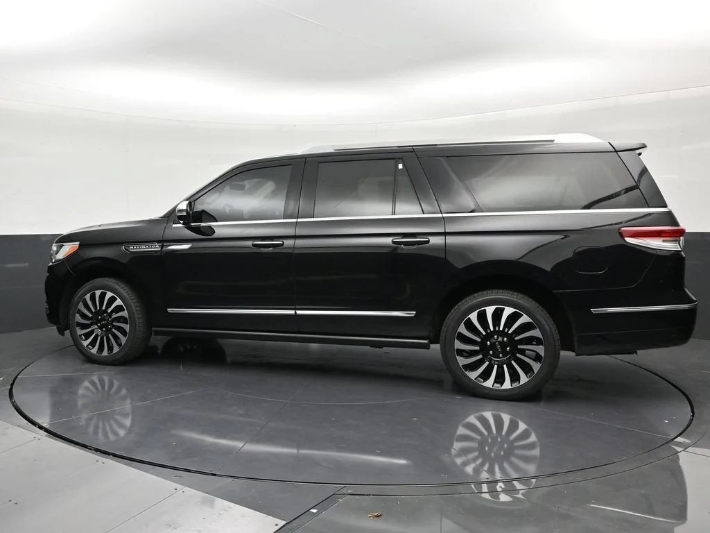 2024 Lincoln Navigator Black Label L photo 2