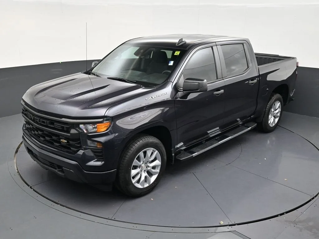 2023 Chevrolet Silverado 1500 Custom photo 12