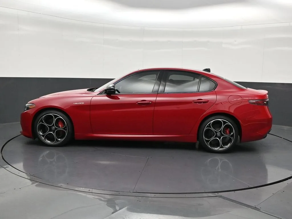 2025 Alfa Romeo Giulia RWD photo 2