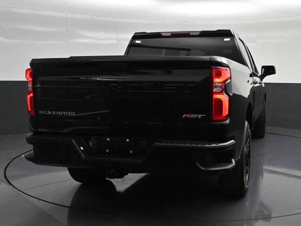 2023 Chevrolet Silverado 1500 RST photo 2