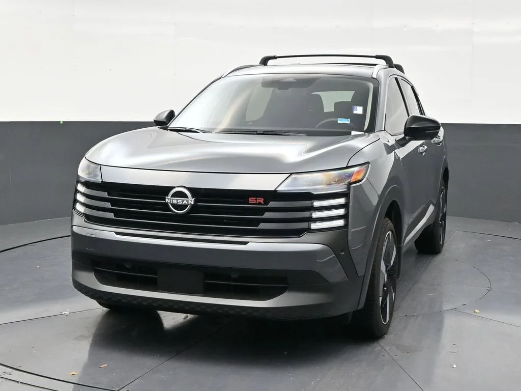 2026 Nissan Kicks SR photo 8