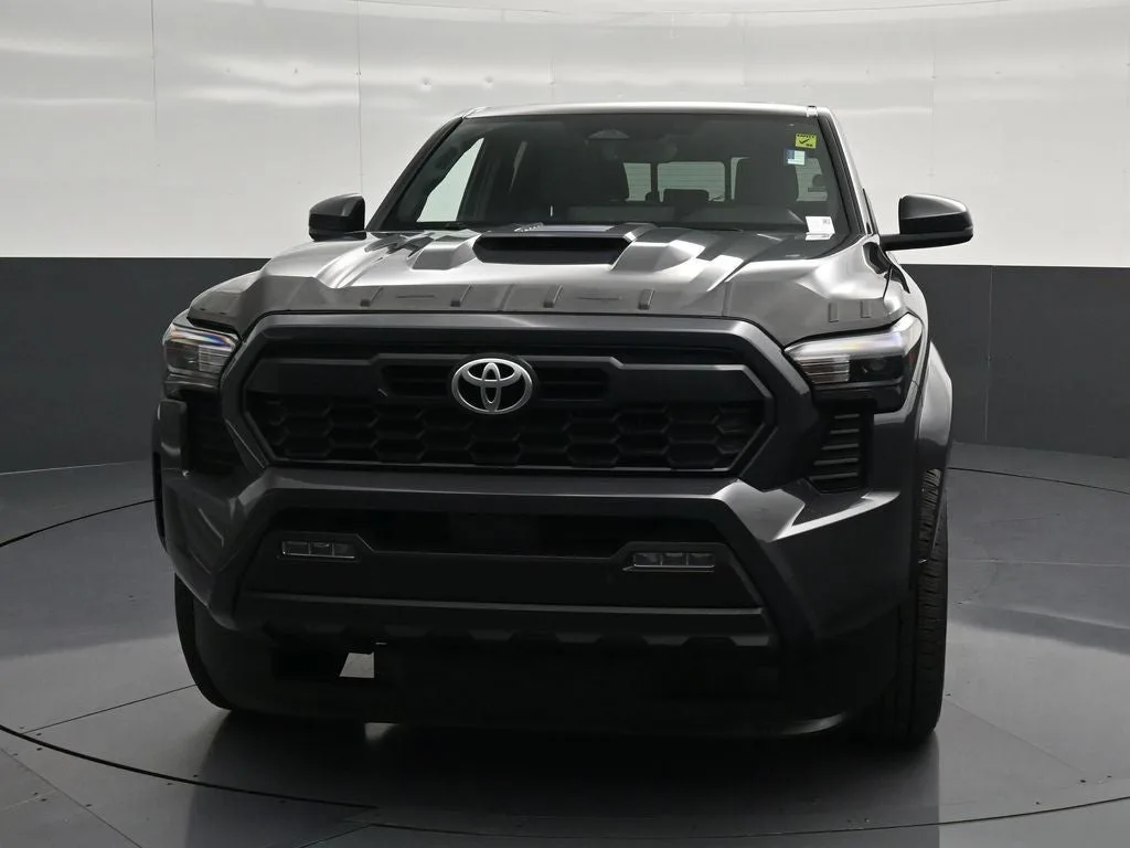 2025 Toyota Tacoma TRD Sport photo 6