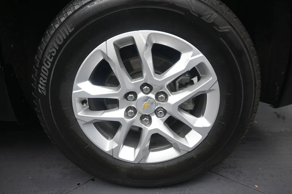2023 Chevrolet Traverse LS photo 10