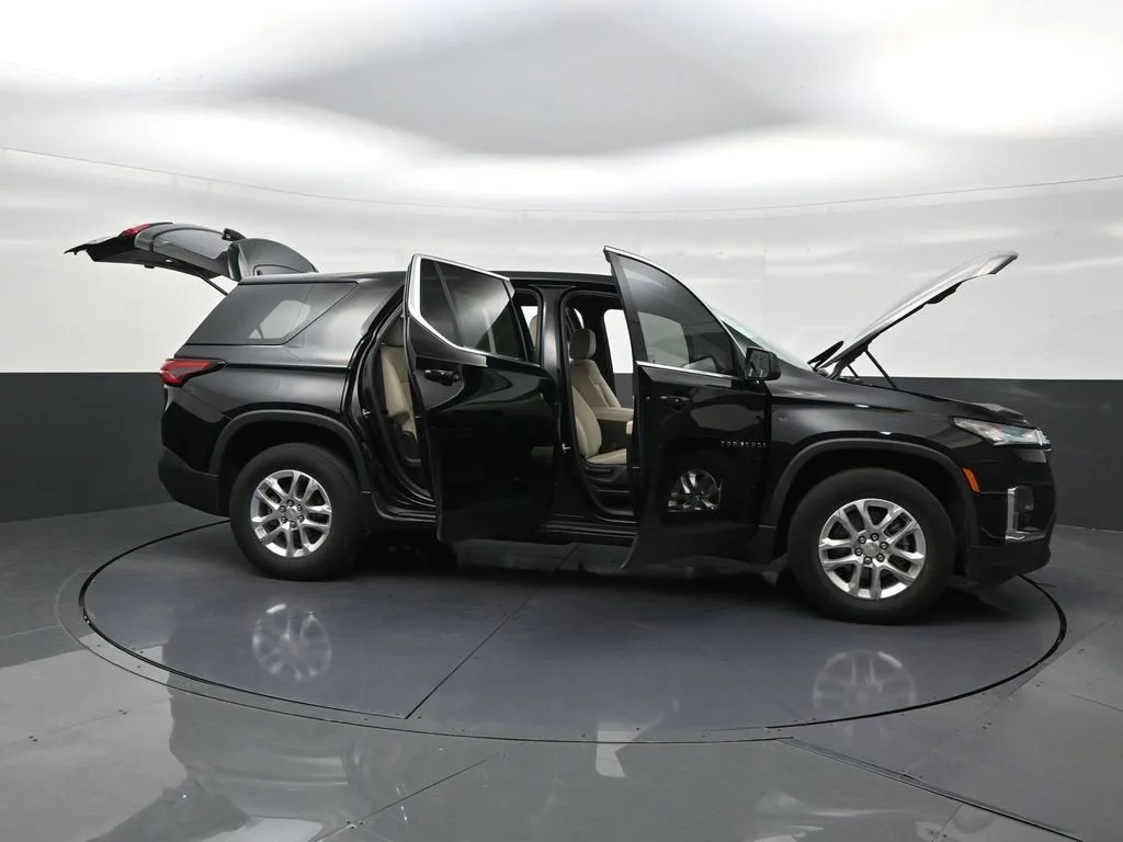 2023 Chevrolet Traverse LS photo 6