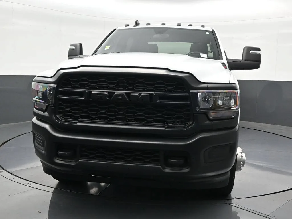 2024 RAM 3500 Tradesman Crew Cab 4x4 8' Box photo 9