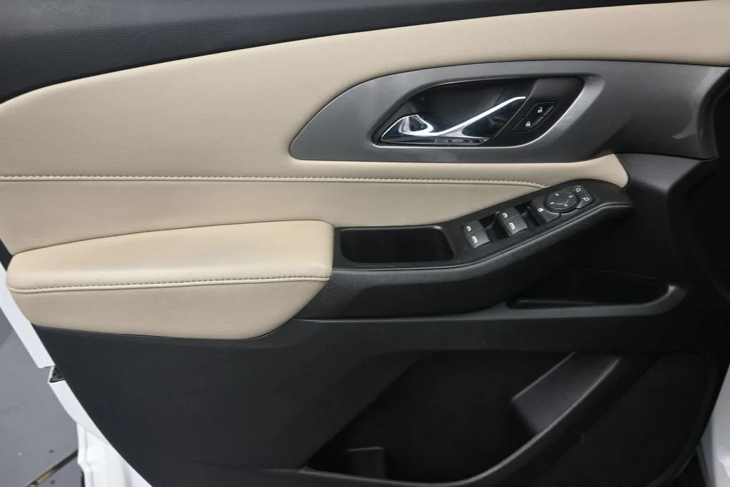 2023 Chevrolet Traverse LS photo 11