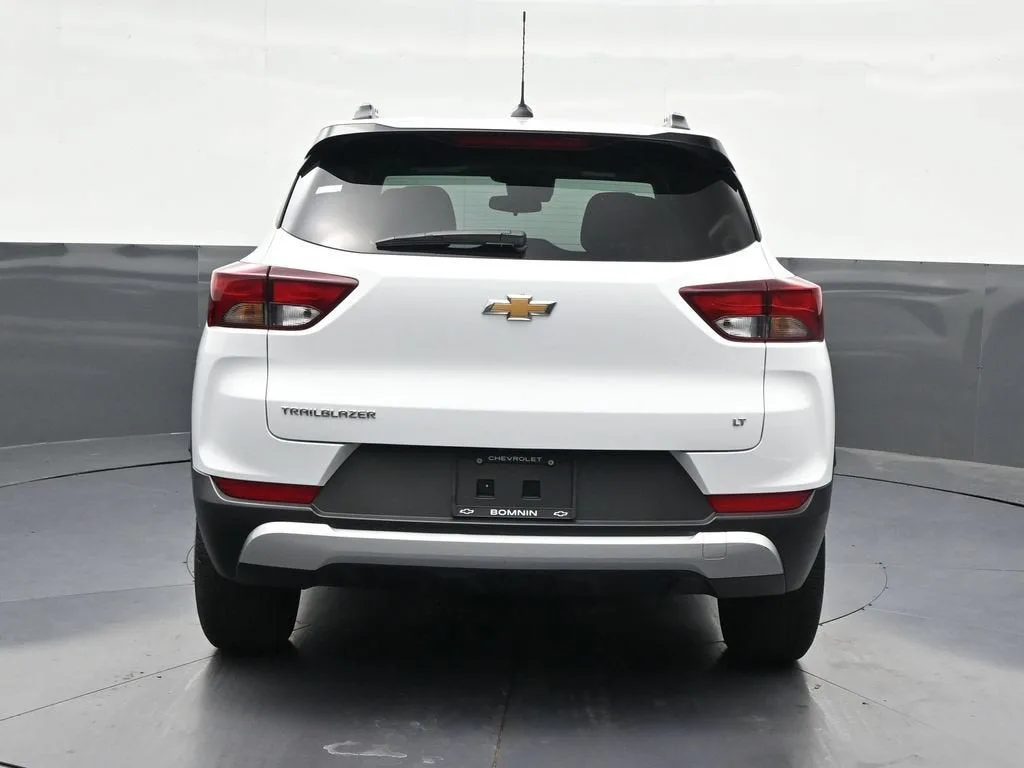 2025 Chevrolet Trailblazer LT photo 4