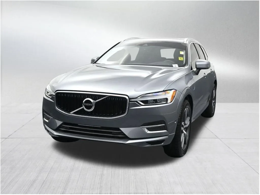 2019 Volvo XC60 Hybrid T8 Momentum photo 8