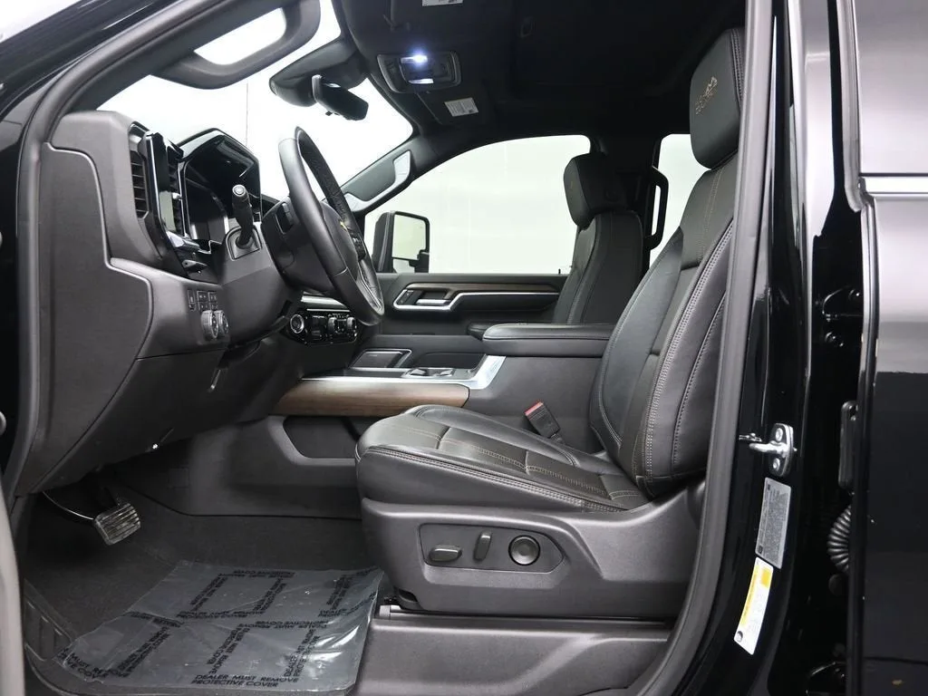 2026 Chevrolet Silverado 3500 HD High Country DRW photo 12