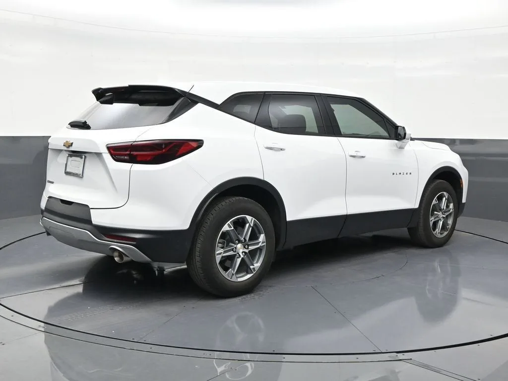 2023 Chevrolet Blazer 2LT photo 5