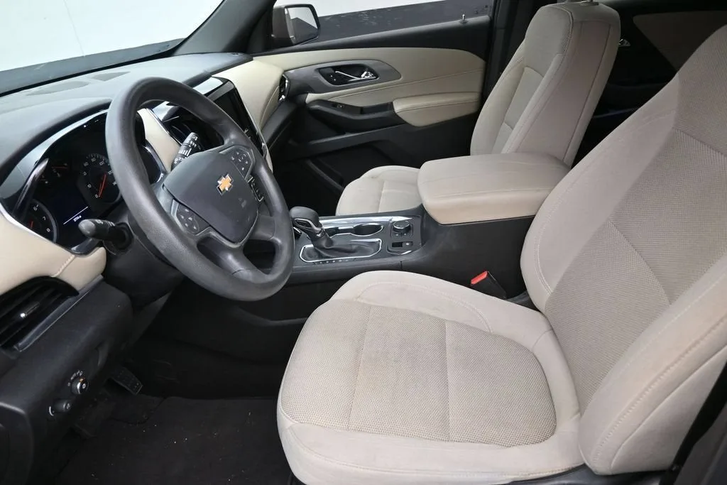 2023 Chevrolet Traverse LS photo 12