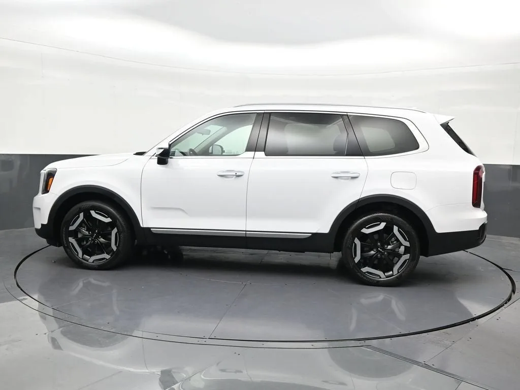 2025 Kia Telluride S photo 2