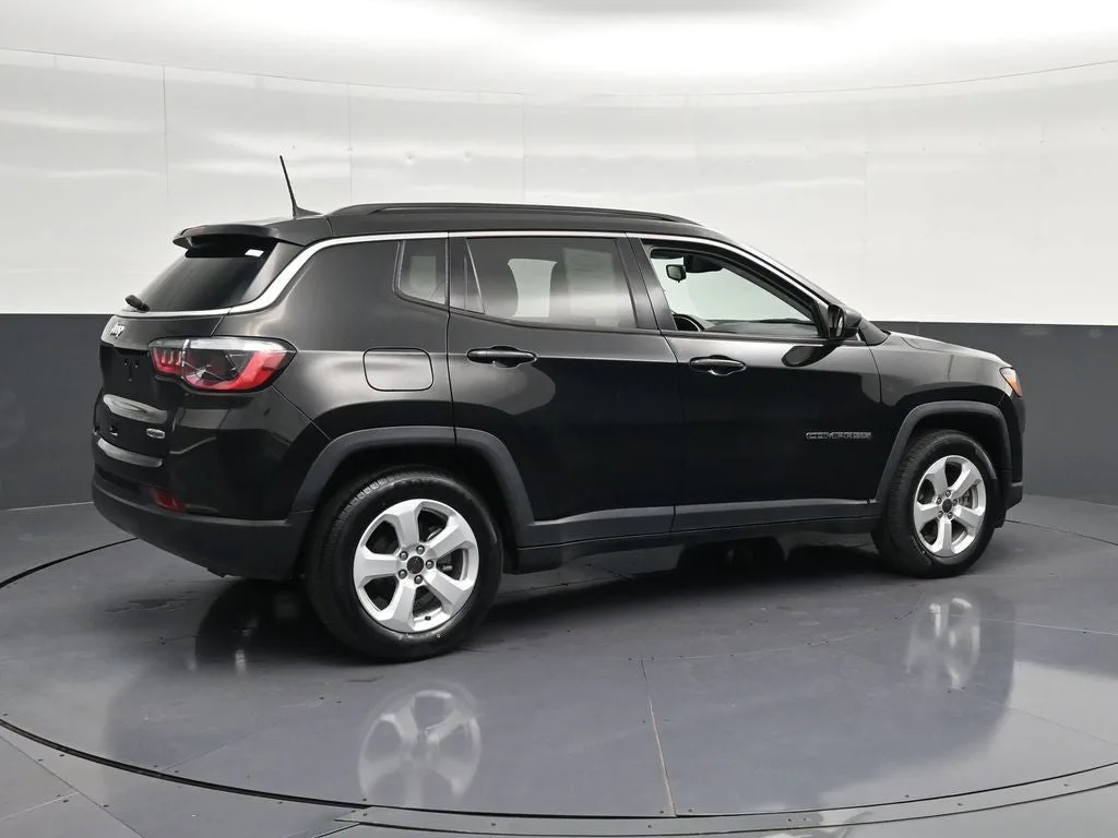 2021 Jeep Compass Latitude photo 3