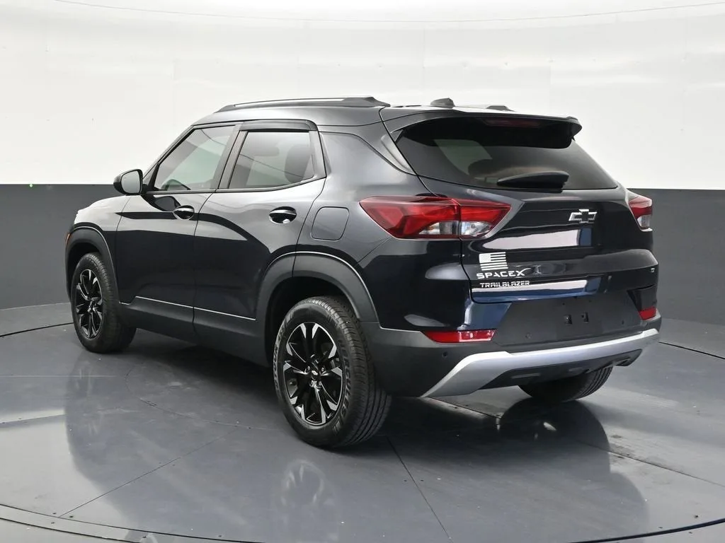 2021 Chevrolet Trailblazer LT photo 3