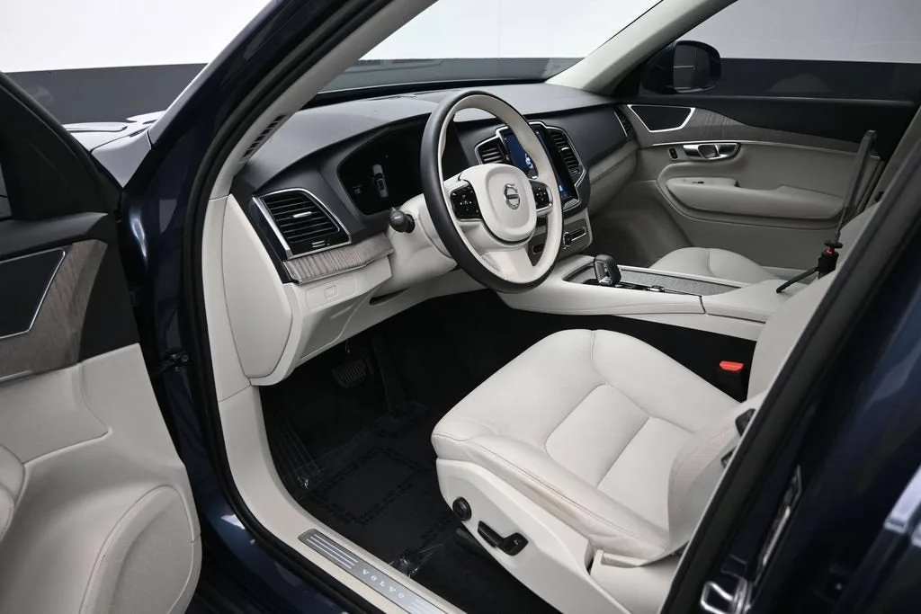 2023 Volvo XC90 B6 Plus 6-Seater photo 11