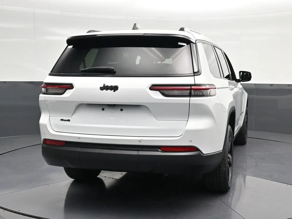 2023 Jeep Grand Cherokee L Altitude photo 2
