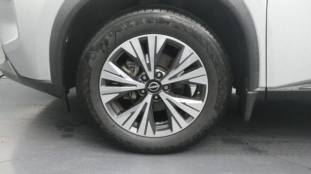 2023 Nissan Rogue SV FWD photo 9
