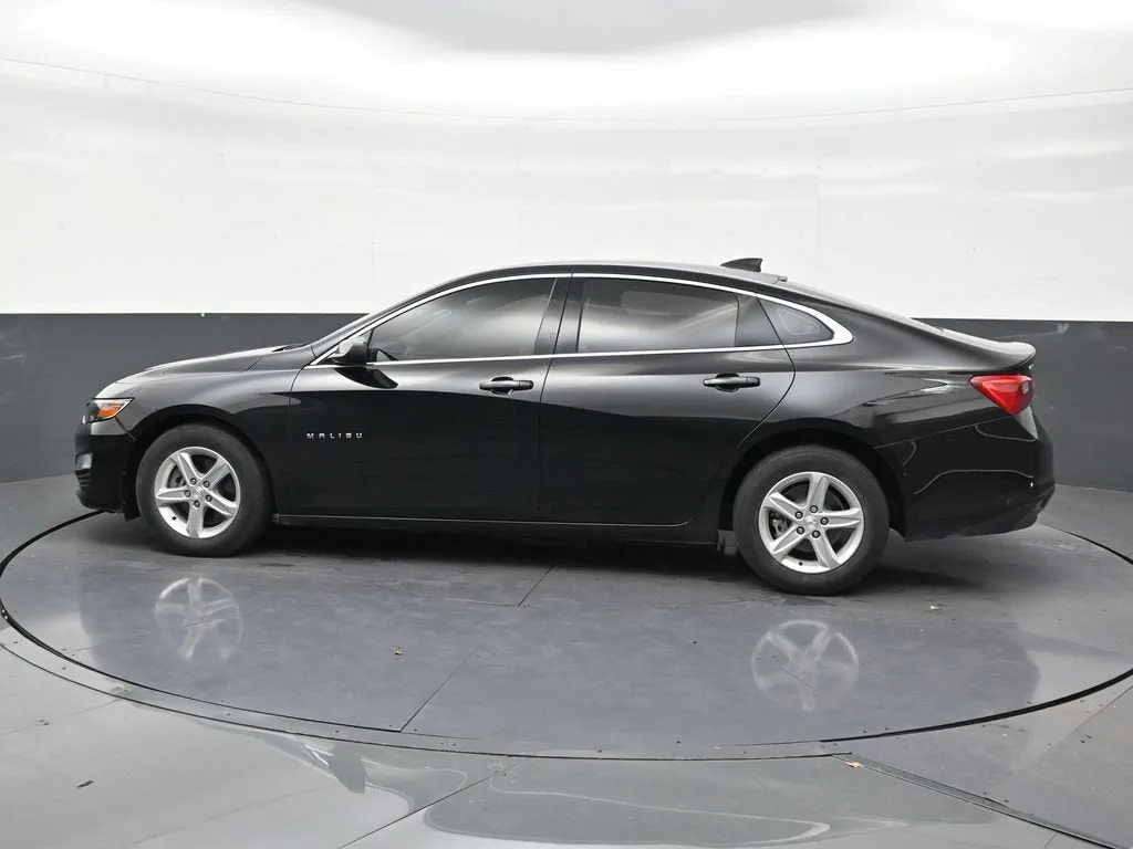2024 Chevrolet Malibu LS photo 2