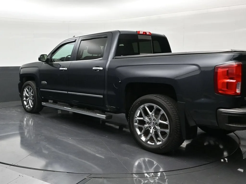 2018 Chevrolet Silverado 1500 High Country photo 3