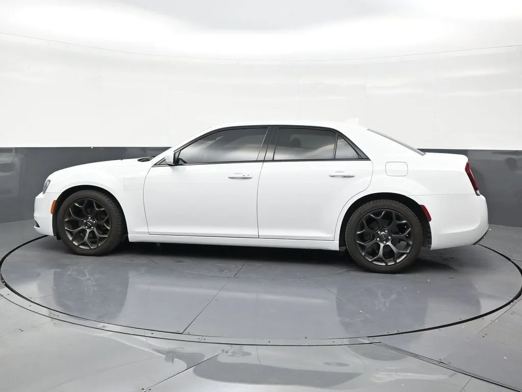 2020 Chrysler 300 300S photo 2
