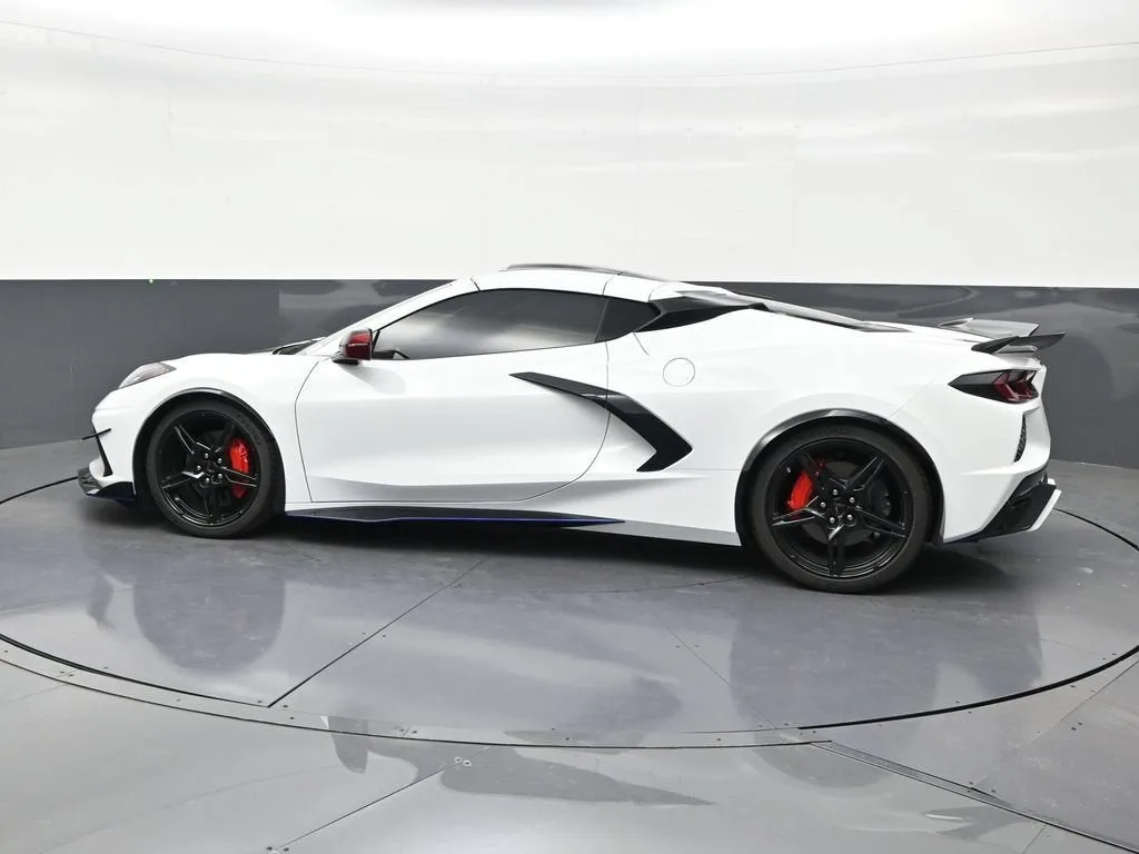 2025 Chevrolet Corvette Stingray 1LT photo 2