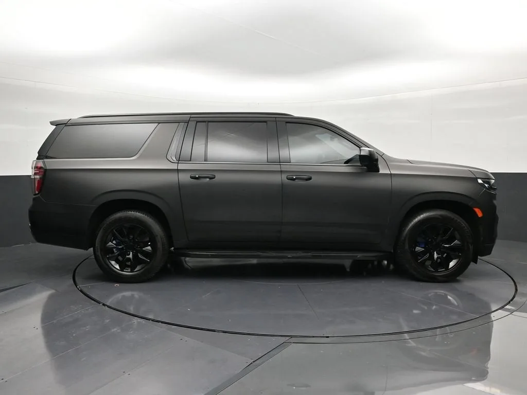 2021 Chevrolet Suburban LS photo 6