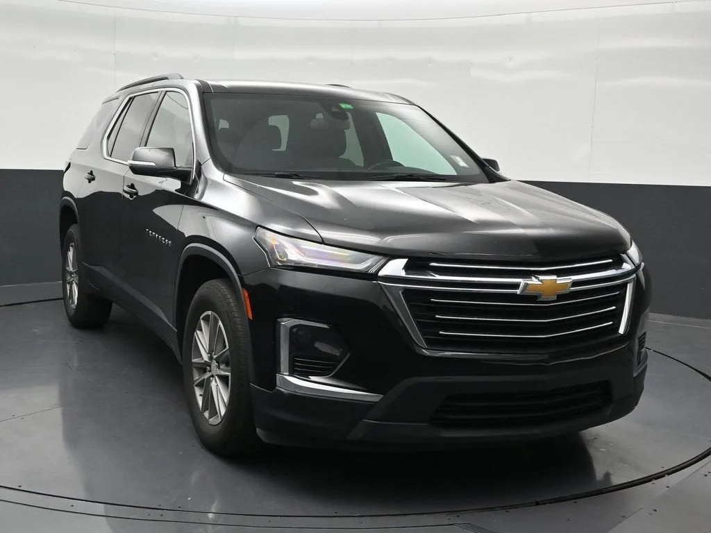 2023 Chevrolet Traverse LT Cloth photo 8