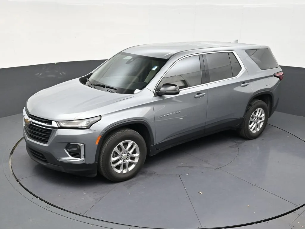 2023 Chevrolet Traverse LS photo 12