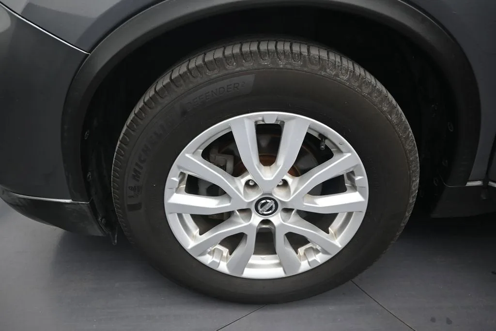 2017 Nissan Rogue SV photo 11