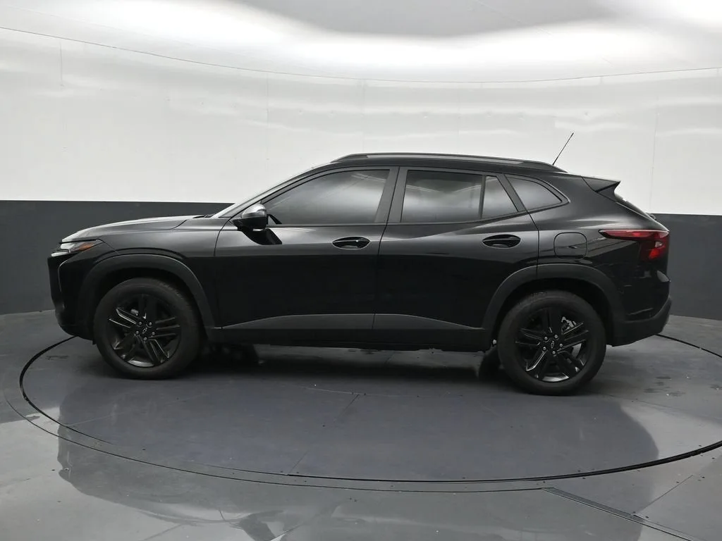 2025 Chevrolet Trax ACTIV photo 2