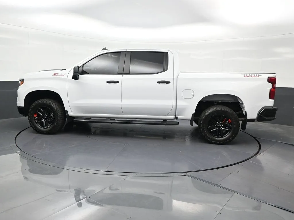2025 Chevrolet Silverado 1500 Custom Trail Boss photo 2