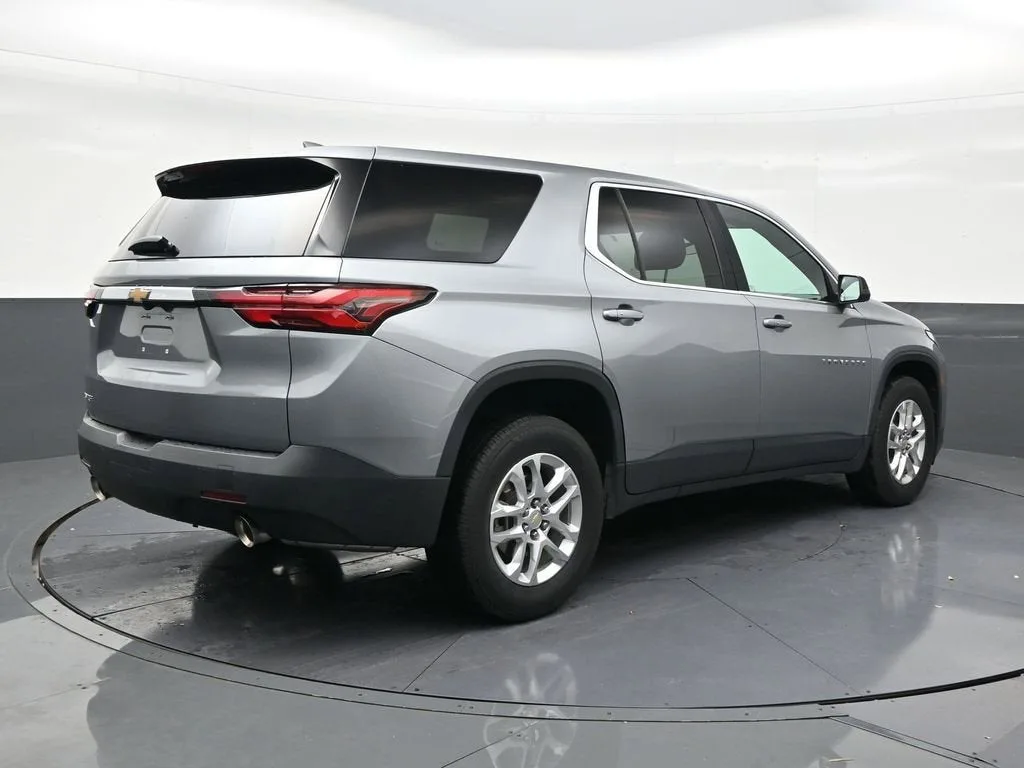 2023 Chevrolet Traverse LS photo 5