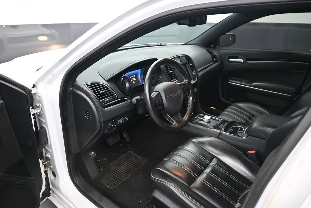 2020 Chrysler 300 300S photo 10