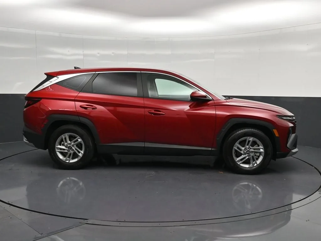 2025 Hyundai Tucson SE photo 4